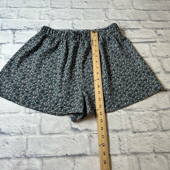 Blue Blush Los Angeles Blue Floral Patterned Women's Shorts. Size Small. Scandi - Picture 4 of 6